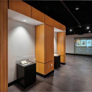 Rolland Center 23 DC 7 Wooden Displays